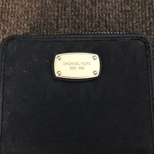 Michael Kors mini wallet